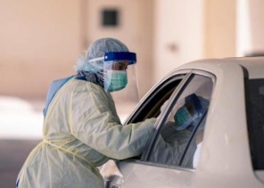 عبر العيادات المتنقلة .. صحة القصيم: منح لقاح كورونا في الحدائق والشوارع