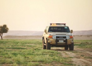 القوات الخاصة للأمن والحماية تضبط أربعة مخالفين لنظام البيئة يقومون بنقل الرمال وتجريف التربة بتبوك