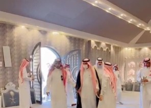 محافظ محافظة الحائط ووكيل المحافظة يقدمان واجب العزاء للشيخ “فرحان بن خزيم” في وفاة زوجته