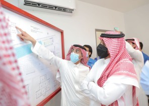 نائب وزير “البلدية والإسكان” يدشن مشروع إسكان رنية لمستفيدي الإسكان التنموي ويسلم عدداً من الوحدات