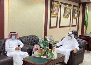 محافظ بيش يستقبل مدير مكتب التعليم ويطّلع على خطة العام الدراسي الجديد