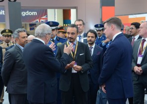 سفير خادم الحرمين الشريفين لدى المملكة المتحدة يزور الجناح السعودي في معرض معدات الدفاع والأمن الدولي DSEI في لندن