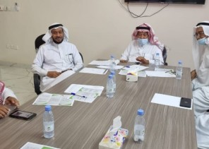 اللواء ركن متقاعد  كاملي والأستاذيْنِ المتقاعديْنِ هاشم و شامي يزورون جمعية المتقاعدين بجازان