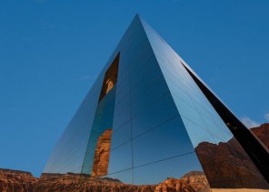 بوزن 70 كيلوغرامًا .. كتاب مدينة “العلا” يجذب زوار معرض الرياض الدولي للكتاب