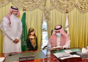 رئيس جامعة الملك خالد يدشن معرض “وطن وطموح رؤية” التشكيلي الافتراضي