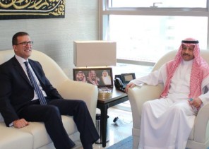 سفير المملكة في الأردن يستقبل نظيره المصري في مكتبه بالسفارة