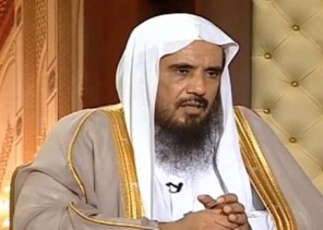 هل من السنة المداومة على قراءة سورتي “السجدة” و”الإنسان” في فجر يوم الجمعة؟ الشيخ “الخثلان” يُجيب‬