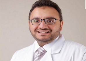 ما مدى احتمالية عودة منحنى الإصابات اليومية للارتفاع مجددًا بعد تخفيف الإجراءات الاحترازية؟ .. باهبري يجيب!