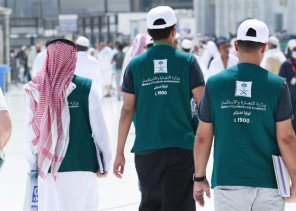 وزير التجارة يكرم مراقباً أبلغ عن تعرضه لجريمة “رشوة “ويشيد بجهود مراقبي الوزارة