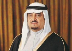 هل تريد الزواج أم خائف من أم العيال؟ .. شاهد: فيديو نادر للملك فهد وهو يزور مريض منوم بأحد المستشفيات