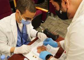 اختتام فعاليات دورة المهارات الأساسية للجراحة في مستشفى قوى الأمن بالدمام