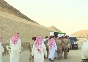 كان أسيراً لدى الجيش العراقي قبل 30 عاماً في حرب عاصفة الصحراء .. وصول رفات الشهيد الضابط عبد الله سالم القرني ودفنه في مقبرة شهداء الحرم