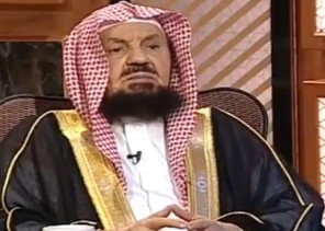 هل يؤجر المسلم على الجلوس بالمسجد بعد الصلاة؟ .. المنيع يجيب! – فيديو