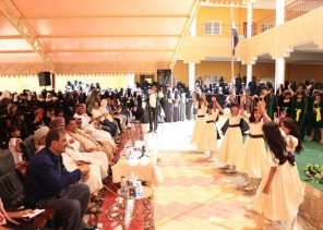 منسوبو مدرسة حي الجامعة بالمهرة يحتفون بيوم اللغة المهرية