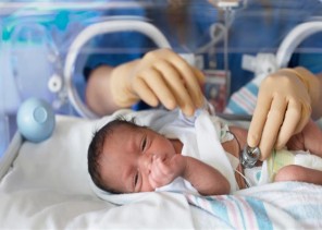 ماهي أبرز الحالات التي تغطيها وثيقة التأمين الصحي فيما يتعلق بتكاليف المواليد؟ .. مجلس الضمان الصحي يجيب!