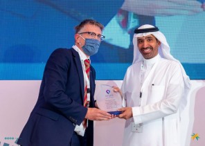 المعهد الدولي البريطاني لإدارة المخاطر والسلامة يمنح وزارة الموارد البشرية جائزة استثنائية