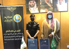 قائد الدوريات الأمنية بالخفجي يطلق فعاليات حملة “مكارم الأخلاق”