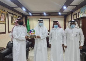 محافظ بيش يستقبل رئيس لجنة المسابقات بالمملكة وأعضاء رابطة فرق الأحياء جازان