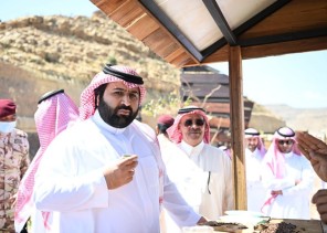 سمو أمير جازان بالنيابة يتفقد مطل القمة بجبل القهر ويلتقي مشايخ وأهالي محافظة الريث