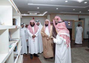 مدير عام هيئة الأمر بالمعروف بالرياض يزور مركز الحرب الفكرية