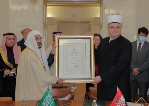 المشيخة الإسلامية بكرواتيا تمنح وزير الشؤون الإسلامية  شهادة الشخصية المؤثرة لجهوده في نشر التسامح والتعاون والحوار بين الأديان وخدمة الإسلام
