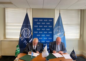 الدكتور الربيعة يلتقي رئيس المنظمة الدولية للهجرة ويوقعان برنامجا تنفيذيا مشتركا لدعم حماية النازحين في اليمن