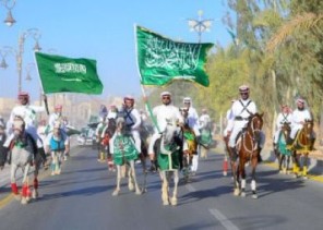 مسيرة الخيول” تجوب شوارع عرعر احتفالاً باليوم الوطني 92