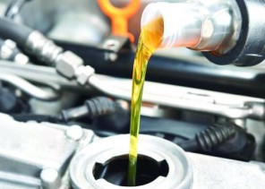 “المواصفات”: التصريحات المتداولة بشأن عدم وجود زيوت للسيارات قابلة للاستخدام لـ”10″ آلاف كيلو غير دقيقة