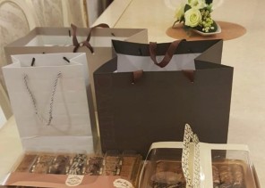 المديرة التنفيذية لجمعية الملك فهد الخيرية النسائية بجازان تزور الأستاذة منى بنت أبكر رزيق للاطمئنان على صحتها