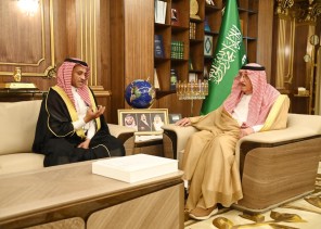 سمو أمير جازان يتسلم التقرير السنوي للمركز الوطني للرقابة على الالتزام البيئي لعام 2021م..