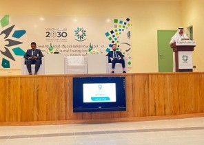 الأمين العام لمركز الملك عبدالعزيز للحوار الوطني يشارك بمحاضرة لطلاب الكلية التقنية بالقويعية