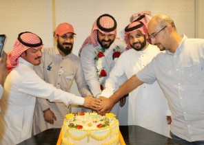 الفرق التطوعية بجمعية مراكز الأحياء بمكة تحتفي بـ”عسيري” لحصوله على المركز الأول في دبلوم الشيخ زايد للأعمال التطوعية