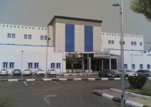 فريق جراحة العظام ينجح في تغيير مفصل الورك لستينية بمستشفى جازان العام