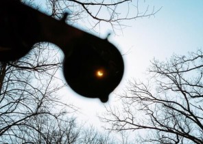 استشاري عيون الأطفال يحذر من النظر المباشر لأشعة كسوف الشمس التي تشهدها المملكة غداً