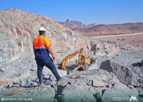 قطعيات صخرية بطول 400 متر تعمل أمانة حائل على إزالتها