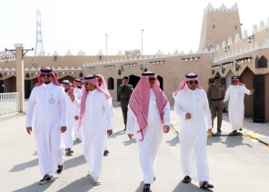 محافظ النعيرية يتفقد سير أعمال استعدادات الجهات في مهرجان ربيع النعيرية في نسخته الواحدة والعشرين