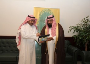 محافظ القريات يطلق فعاليات حملة ( عليكم بسنتي ) التوعوية لهيئة الأمر بالمعروف