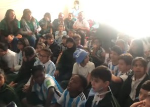 بالفيديو..  الأرجنتيني” صاحب الدعاء يهتف مكبراً عند تسجيل السعودية الهدف الثاني ويوصي بالدعاء