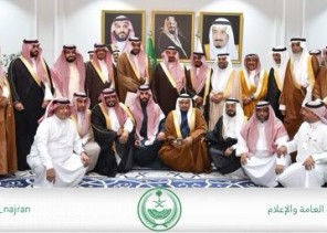 ‏⁧‫بالفيديو: أمين عام مجلس شباب منطقة حائل يسلم هدية سمو أمير منطقة حائل إلى أمير منطقة نجران