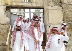 سمو الأمير سعود بن جلوي يزور جدة التاريخية
