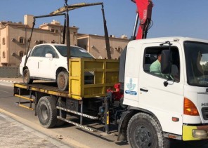 بلدية رأس تنورة تزيل 45 سيارة تالفة ومهملة من أصل 120 سيارة تم حصرها