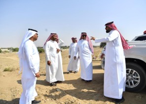 بتوجيه من سمو أمير جازان .. رئيس مركز الشقيق يتفقَّد معابر الأودية والسيول وتصريف مياه الأمطار