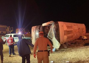 الهلال الأحمر بالرياض: وقوع حادث انقلاب نقل جماعي .. وإصابة 11 شخص