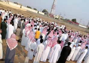 جموع غفيرة تشيع العم مشاري آل خيرات