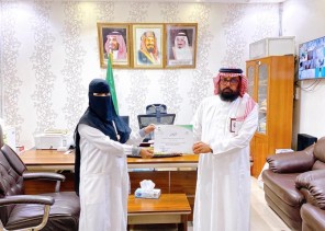 الحواس يكرم الموظفين المتميزين