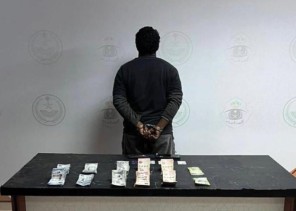 شرطة القصيم تطيح بمقيم لادعائه تعرضه لسلب أوراقه الثبوتية ومبالغ مالية من مجهولين تحت تهديد السلاح