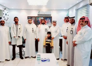 اليزيدي يدشن حملة التطعيم ضد شلل الأطفال بالقطاع الصحي بالقحمة