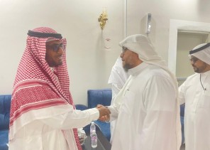 محافظ صامطة المكلف يعزي  أسرة “آل خيرات” في فقيدتهم