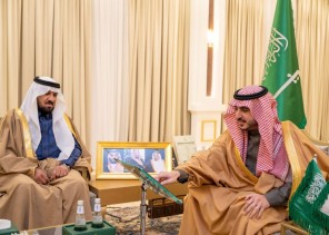 سمو الأمير فيصل بن نواف بن عبدالعزيز يدشّن الهوية البصرية لمهرجان مزاد الإبل بالجوف