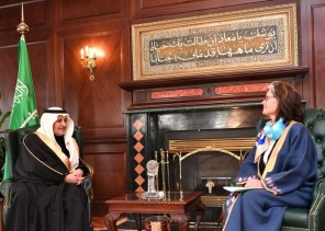 أمير تبوك يستقبل سفيرة مملكة الدنمارك لدى المملكة